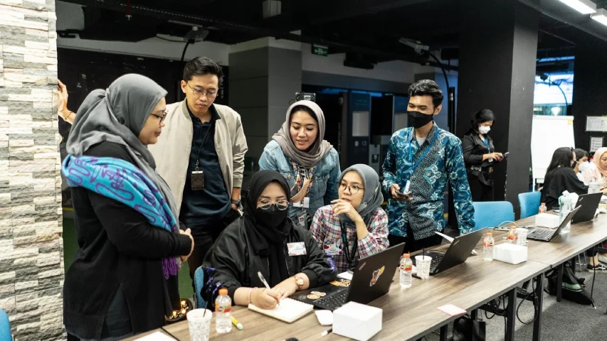 Pegawai Swasta Sektor Industri: Pengertian, Hak dan Kewajiban, Jenis, Manfaat, Tantangan, dan Strategi Manajemen untuk Meningkatkan Produktivitas dan Profesionalisme Tenaga Kerja Industri Modern