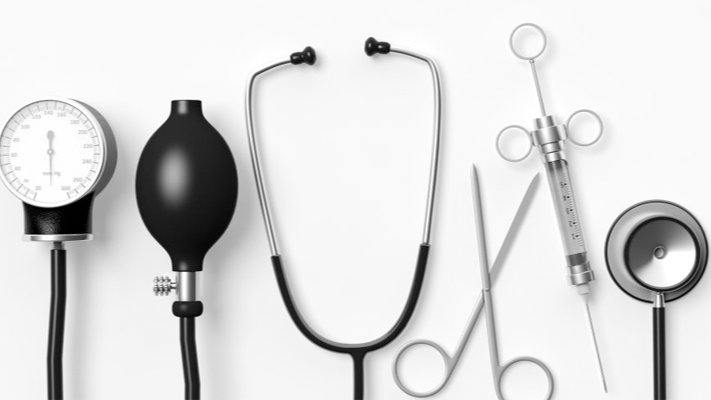 Perlengkapan medis dasar sebagai alat penting dalam penanganan pasien, mendukung pelayanan kesehatan efektif, aman, dan efisien di rumah sakit, klinik, maupun fasilitas kesehatan masyarakat.