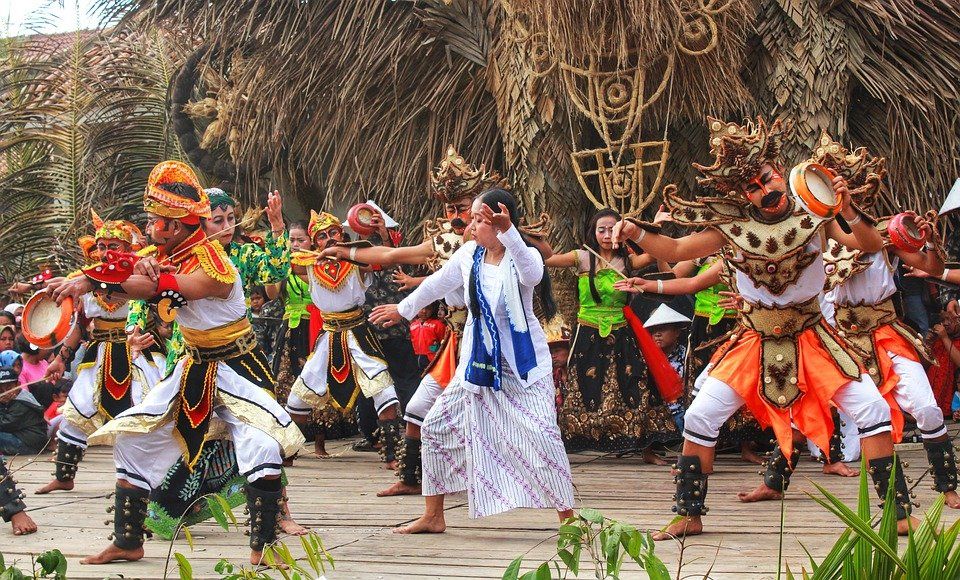 Klub Tari Modern dan Tradisional: Wadah Pelestarian Budaya dan Kreativitas Generasi Muda dalam Menyatukan Gerak, Seni, dan Ekspresi di Era Digital dan Globalisasi